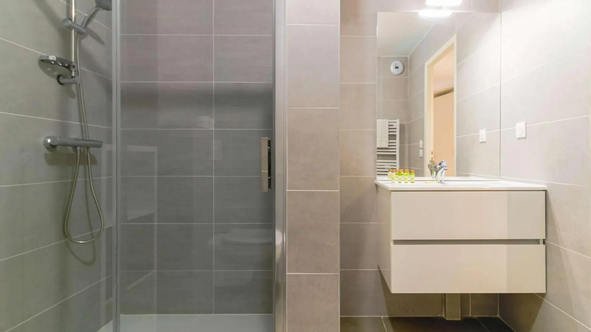 Apartment Select'Sohome - Appartement Pour 5 Personnes Idealement Situe A Proximite De La Plage Et Des Commerces De La Faviere ! - Iloa-B04 Bormes-les-Mimosas